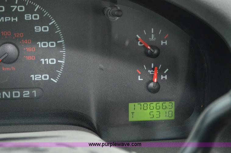 image for item G3600 2005 Ford F150 XL pickup truck