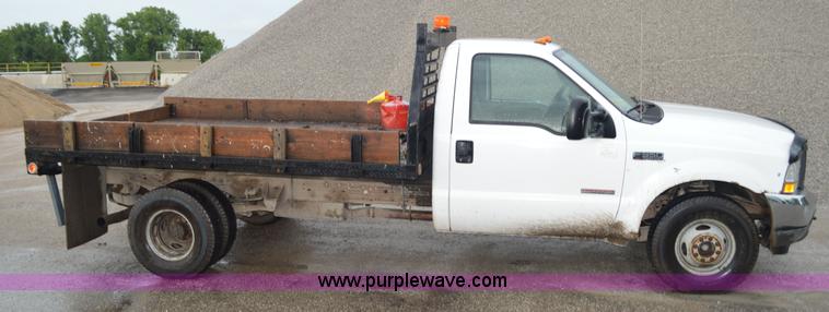 image for item G3601 2004 Ford F350 Super Duty XL flatbed pickup truck