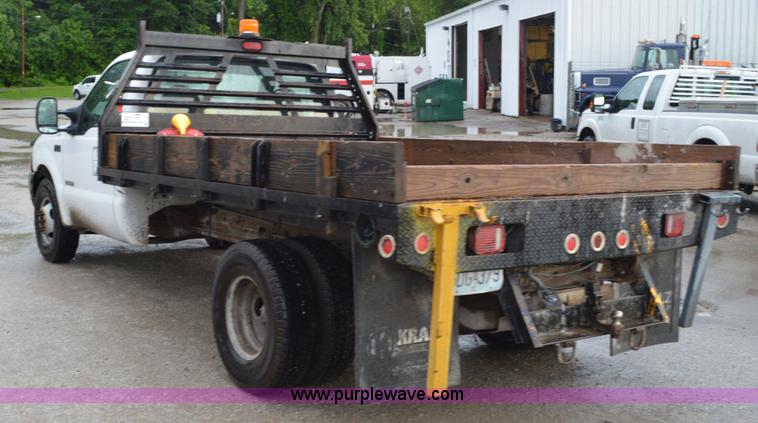 image for item G3601 2004 Ford F350 Super Duty XL flatbed pickup truck