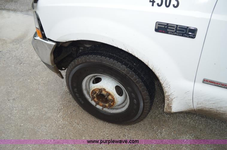 image for item G3601 2004 Ford F350 Super Duty XL flatbed pickup truck