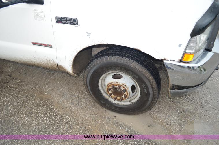 image for item G3601 2004 Ford F350 Super Duty XL flatbed pickup truck