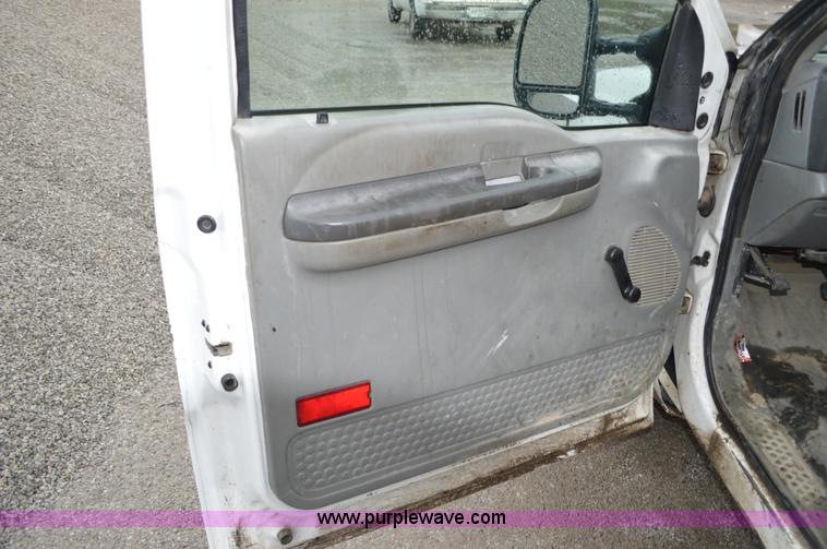 image for item G3601 2004 Ford F350 Super Duty XL flatbed pickup truck