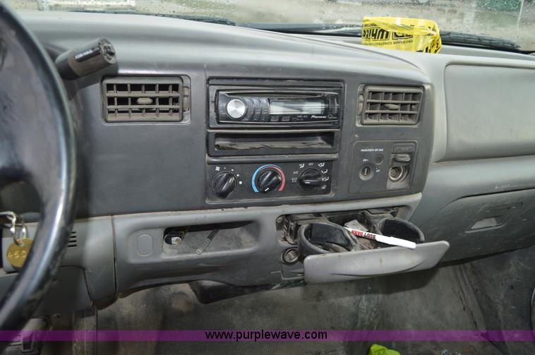 image for item G3601 2004 Ford F350 Super Duty XL flatbed pickup truck