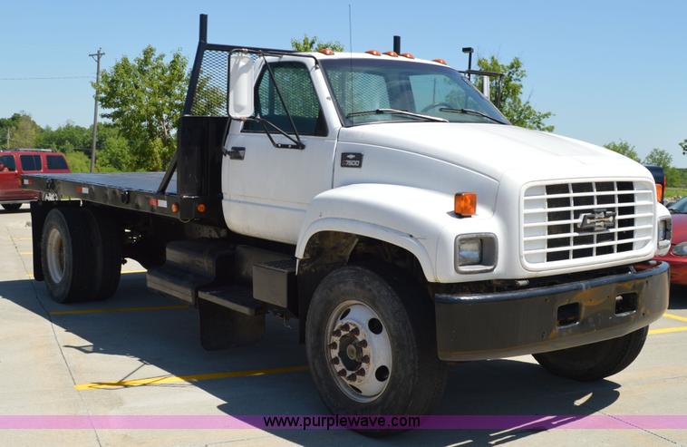 image for item G3608 1997 Chevrolet C7500 flatbed truck