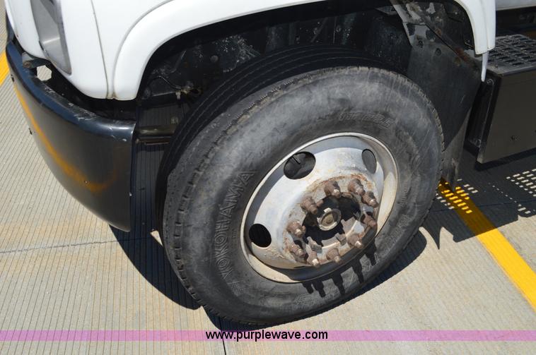 image for item G3608 1997 Chevrolet C7500 flatbed truck