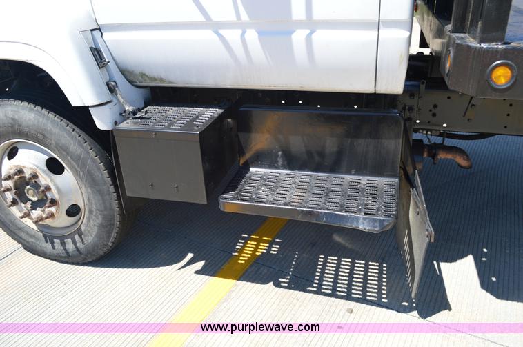 image for item G3608 1997 Chevrolet C7500 flatbed truck