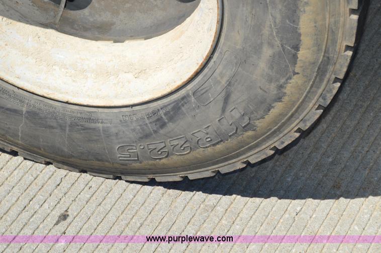 image for item G3608 1997 Chevrolet C7500 flatbed truck