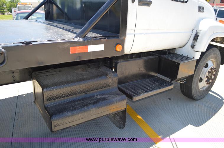 image for item G3608 1997 Chevrolet C7500 flatbed truck