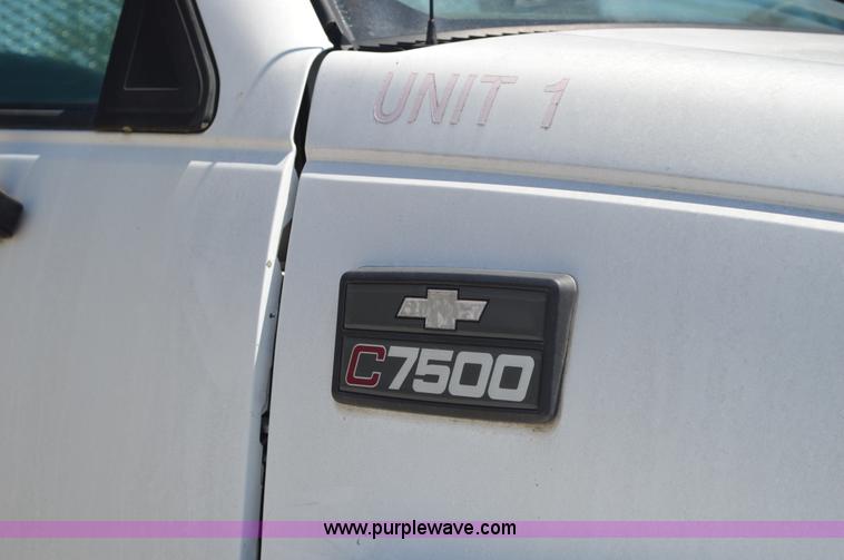 image for item G3608 1997 Chevrolet C7500 flatbed truck