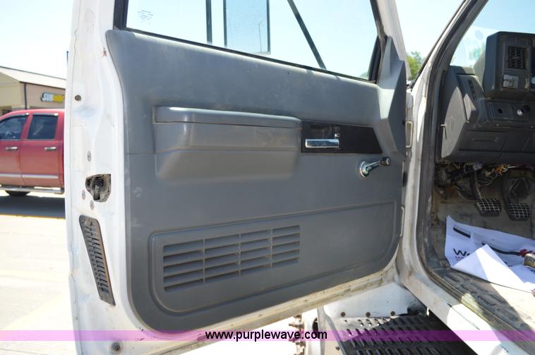 image for item G3608 1997 Chevrolet C7500 flatbed truck