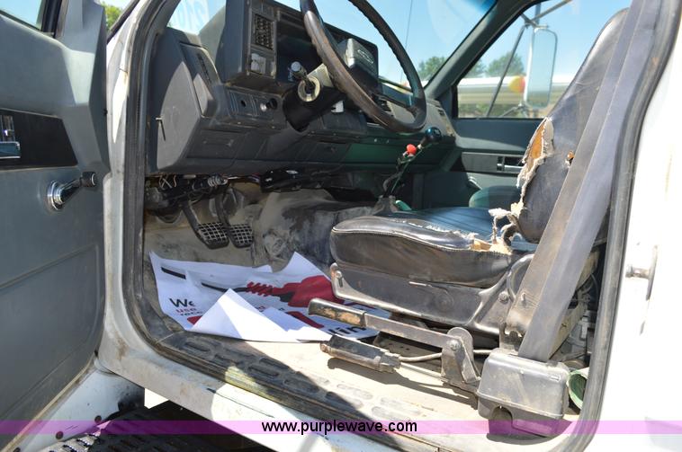 image for item G3608 1997 Chevrolet C7500 flatbed truck