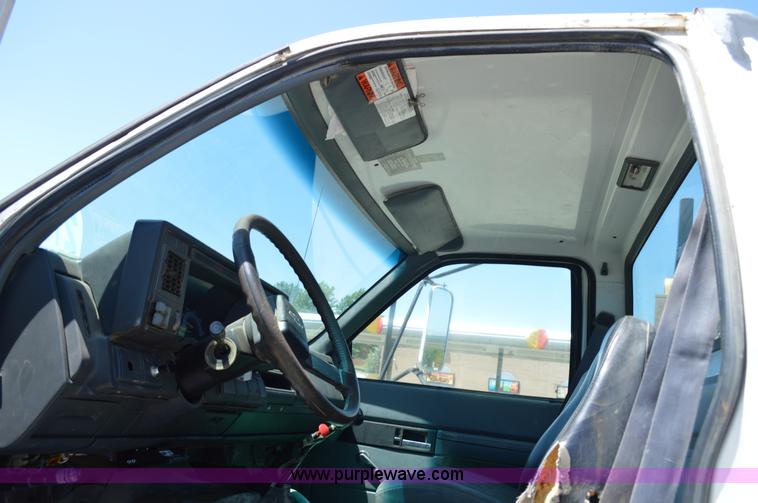 image for item G3608 1997 Chevrolet C7500 flatbed truck