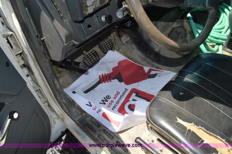 image for item G3608 1997 Chevrolet C7500 flatbed truck