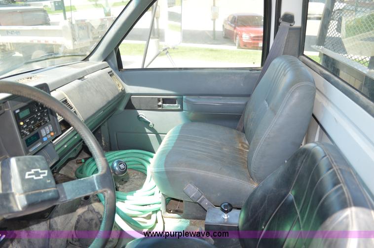 image for item G3608 1997 Chevrolet C7500 flatbed truck