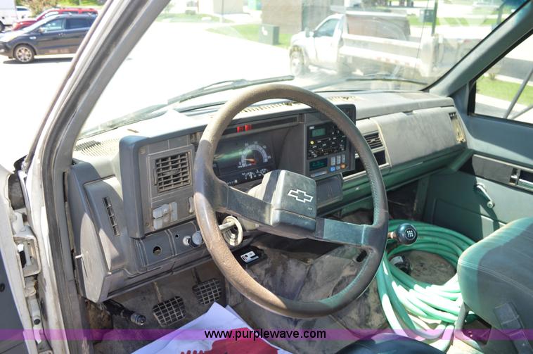 image for item G3608 1997 Chevrolet C7500 flatbed truck