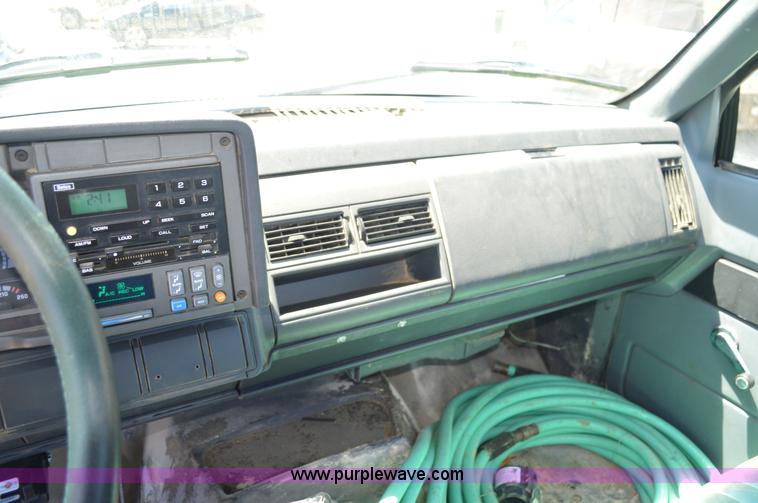 image for item G3608 1997 Chevrolet C7500 flatbed truck