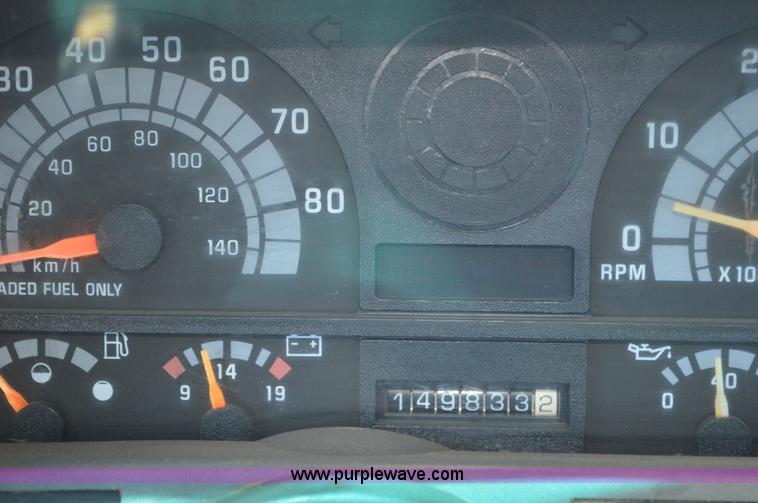 image for item G3608 1997 Chevrolet C7500 flatbed truck