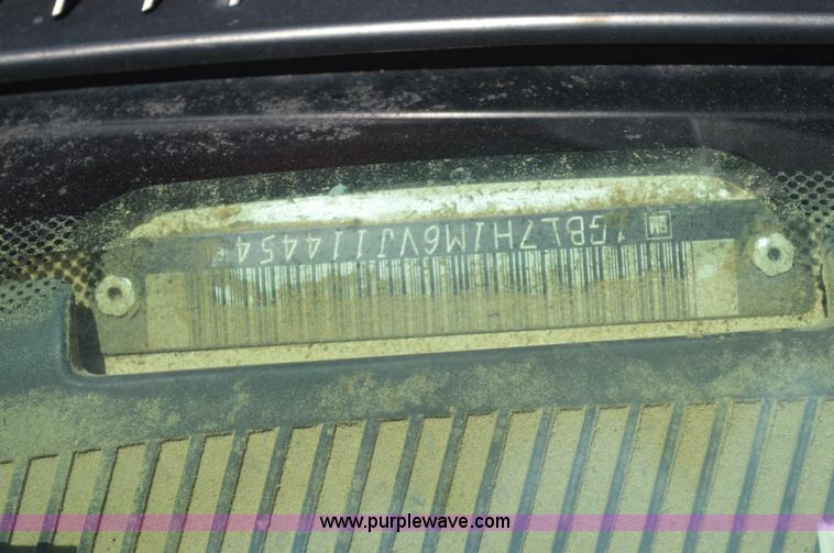 image for item G3608 1997 Chevrolet C7500 flatbed truck