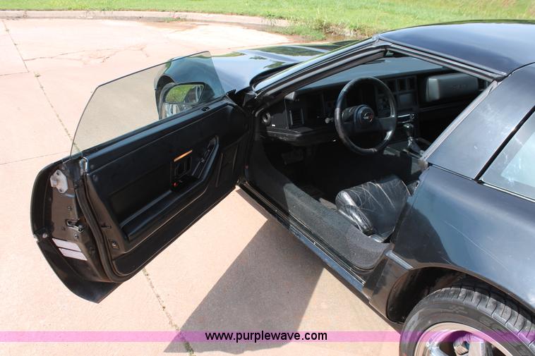 image for item H5809 1989 Chevrolet Corvette convertible