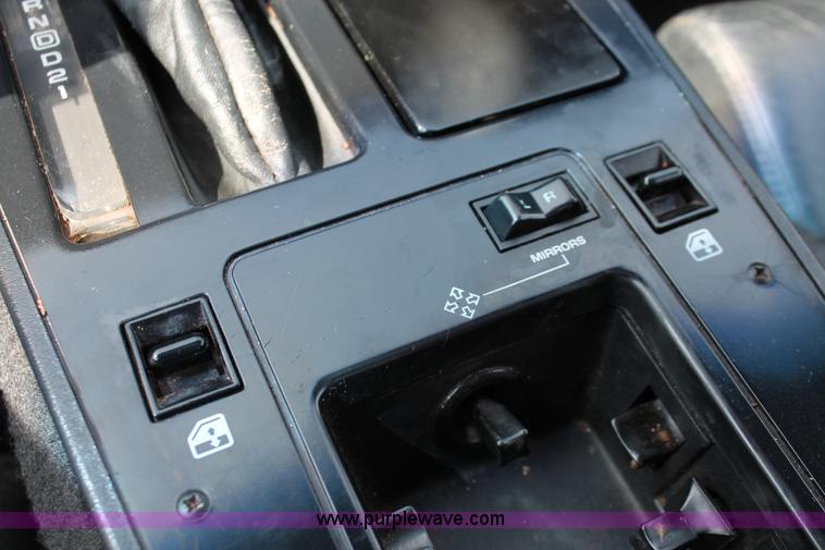 image for item H5809 1989 Chevrolet Corvette convertible