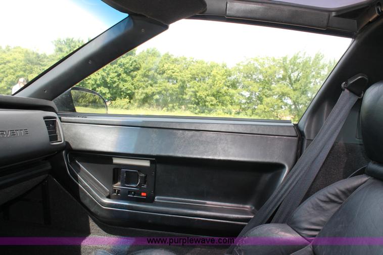 image for item H5809 1989 Chevrolet Corvette convertible