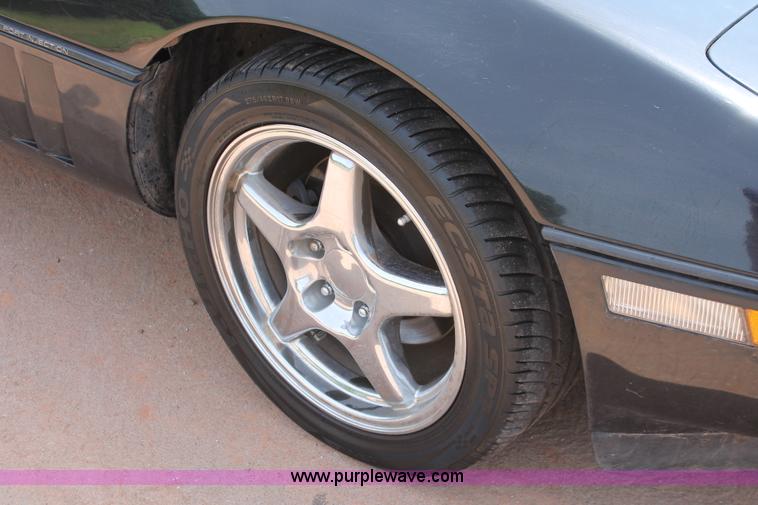 image for item H5809 1989 Chevrolet Corvette convertible