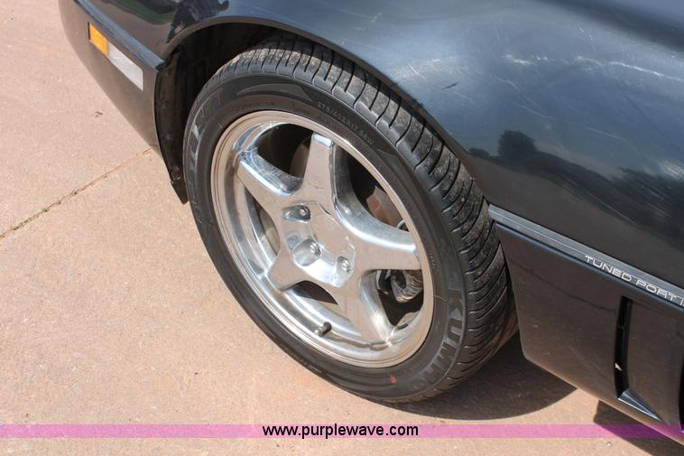 image for item H5809 1989 Chevrolet Corvette convertible