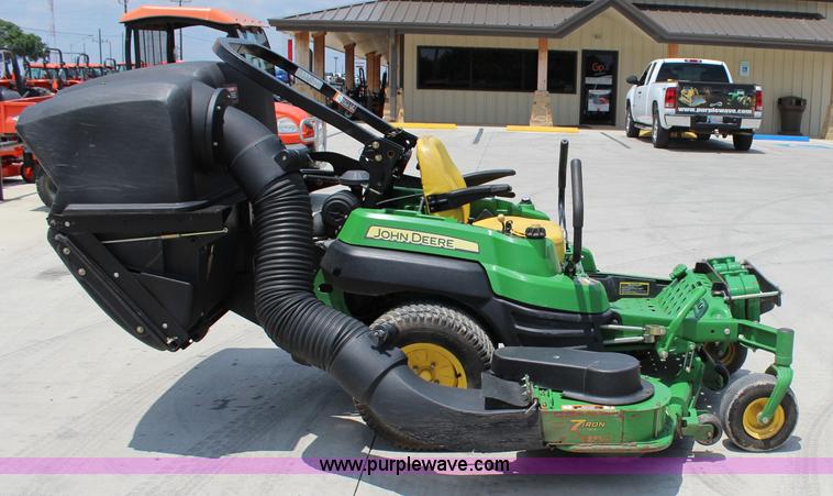 image for item I1655 John Deere 2930A ZTR lawn mower