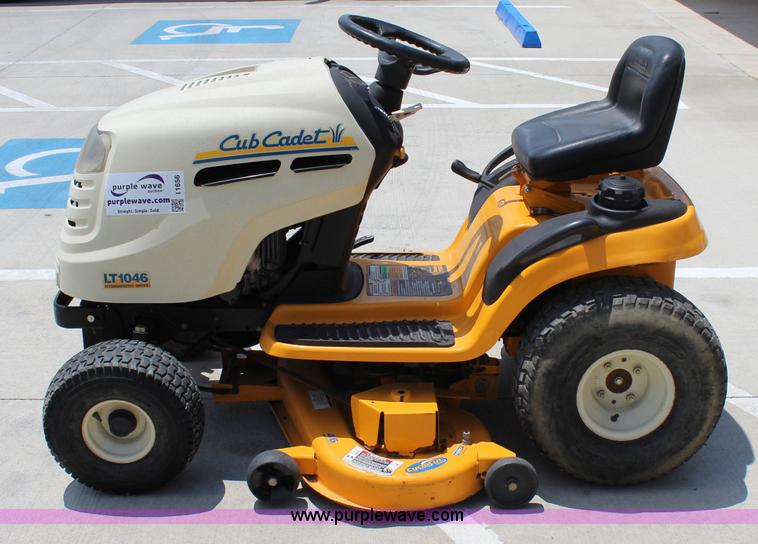 image for item I1656 2005 Cub Cadet LT1046 lawn mower