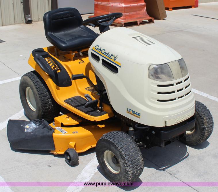 2005 Cub Cadet LT1046 lawn mower in Ada, OK Item I1656 sold Purple Wave