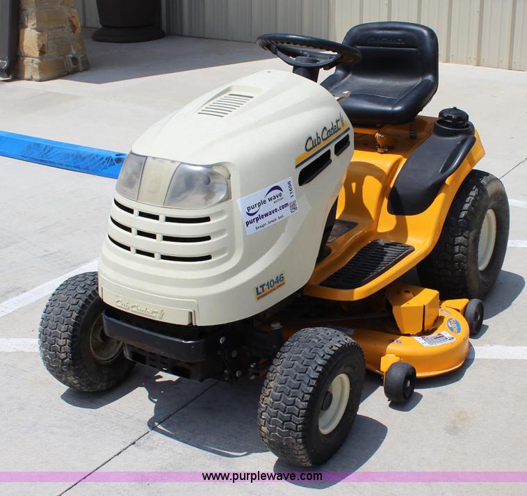 image for item I1656 2005 Cub Cadet LT1046 lawn mower