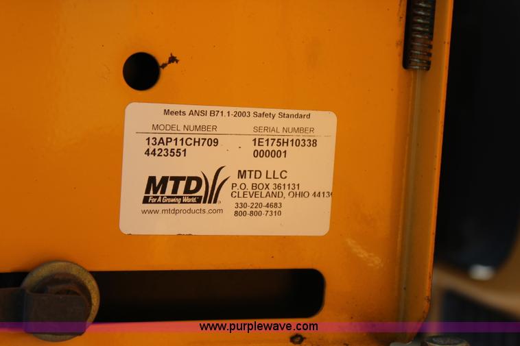 image for item I1656 2005 Cub Cadet LT1046 lawn mower