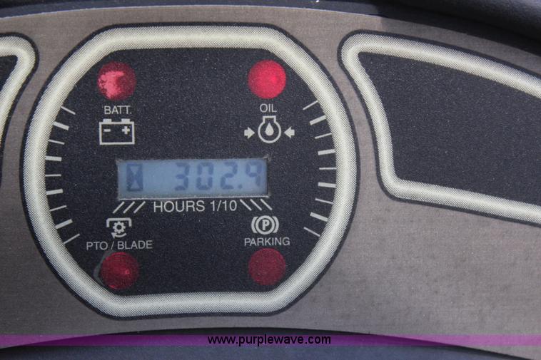 image for item I1656 2005 Cub Cadet LT1046 lawn mower