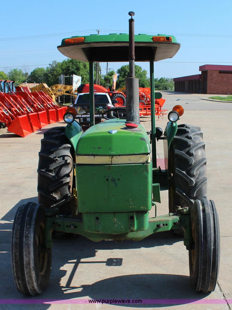 image for item I1657 1980 John Deere 2240 MFWD tractor