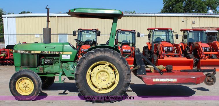 image for item I1657 1980 John Deere 2240 MFWD tractor