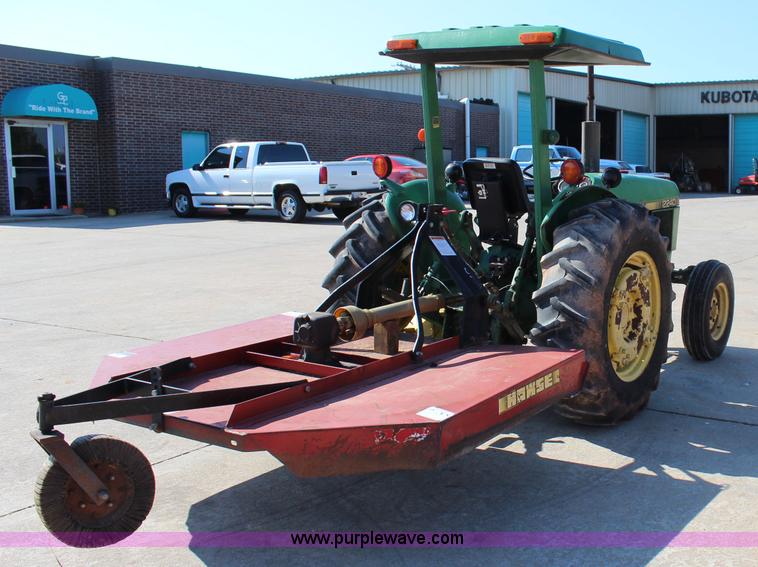 image for item I1657 1980 John Deere 2240 MFWD tractor