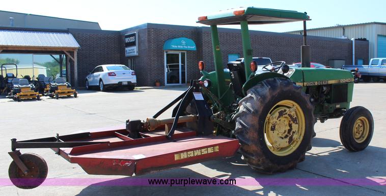 image for item I1657 1980 John Deere 2240 MFWD tractor