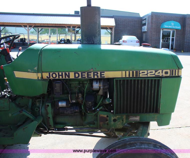 image for item I1657 1980 John Deere 2240 MFWD tractor