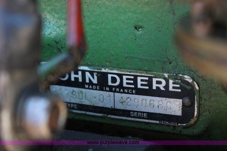 image for item I1657 1980 John Deere 2240 MFWD tractor