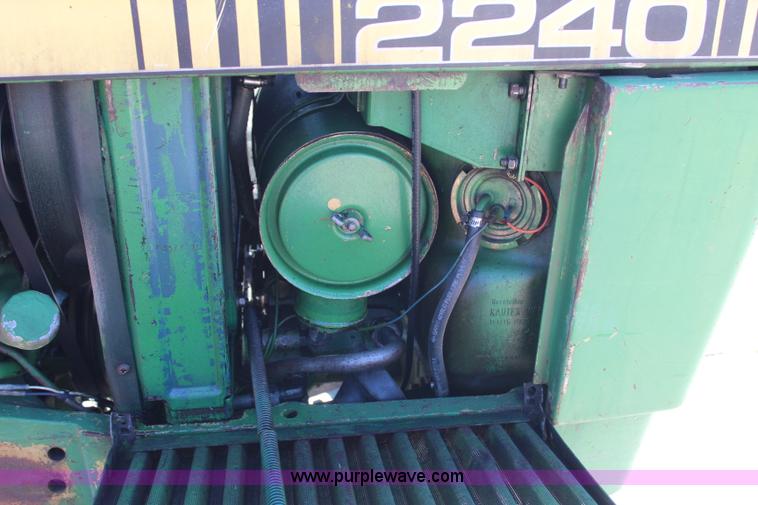 image for item I1657 1980 John Deere 2240 MFWD tractor