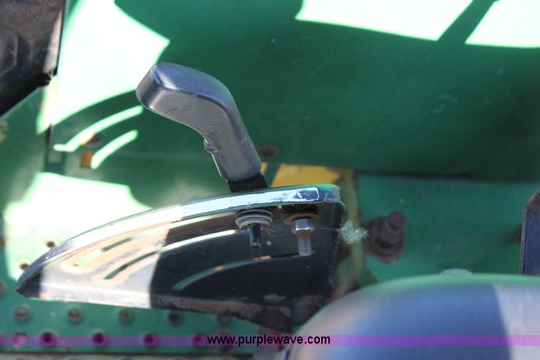 image for item I1657 1980 John Deere 2240 MFWD tractor