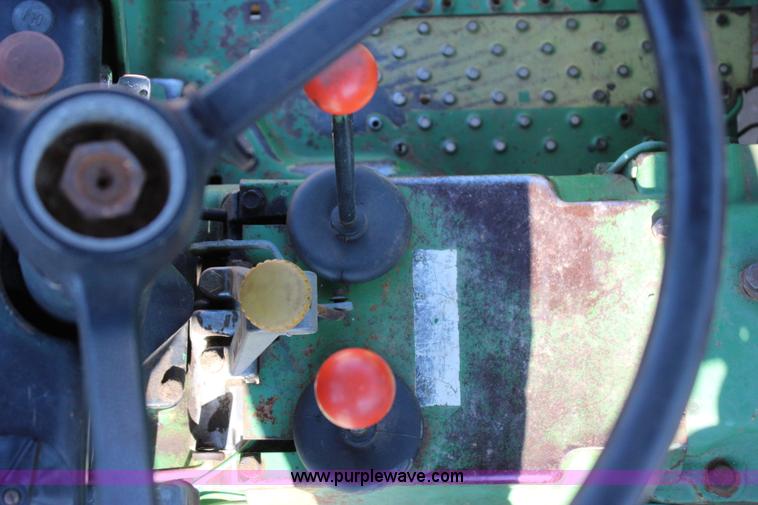 image for item I1657 1980 John Deere 2240 MFWD tractor