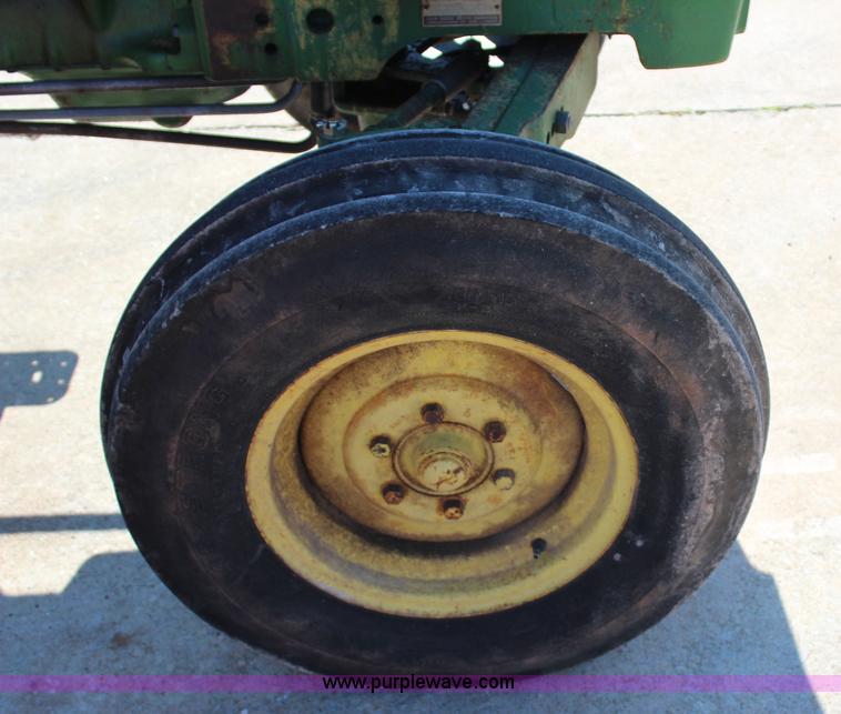 image for item I1657 1980 John Deere 2240 MFWD tractor