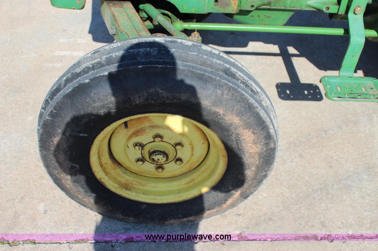image for item I1657 1980 John Deere 2240 MFWD tractor