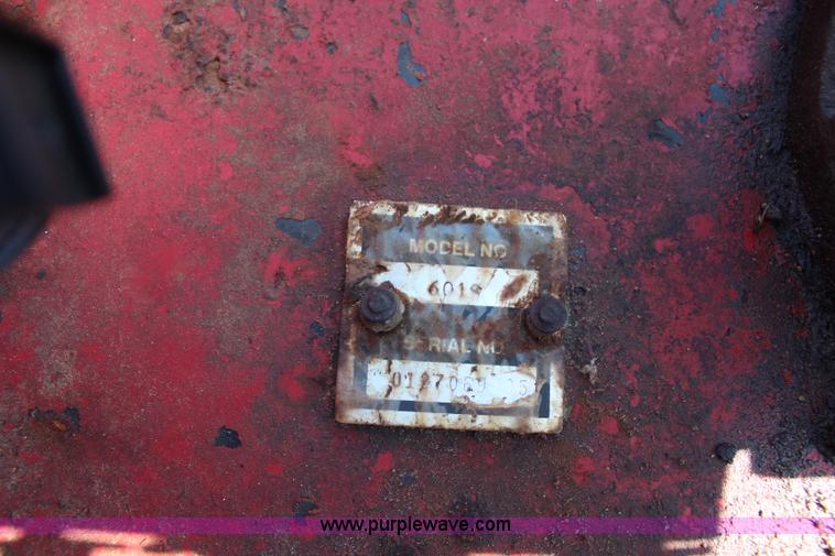 image for item I1657 1980 John Deere 2240 MFWD tractor