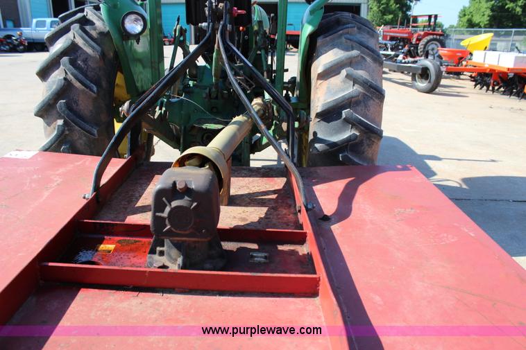 image for item I1657 1980 John Deere 2240 MFWD tractor