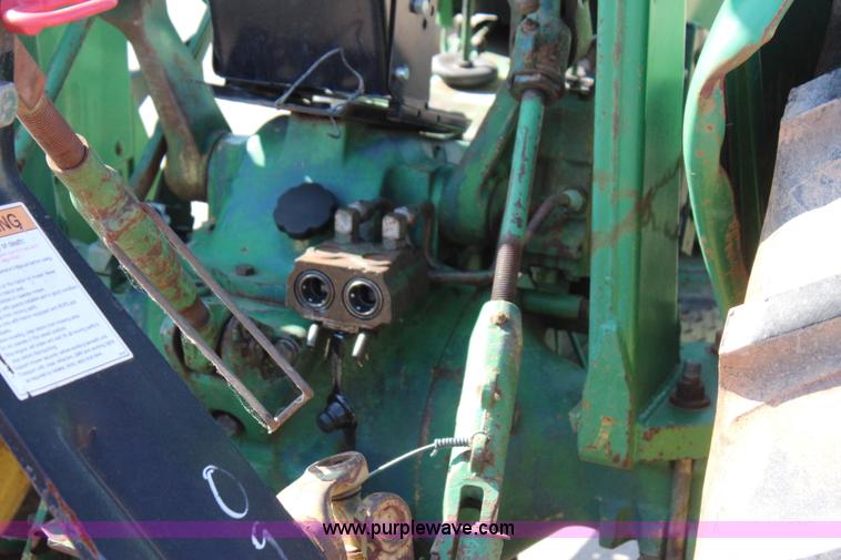 image for item I1657 1980 John Deere 2240 MFWD tractor