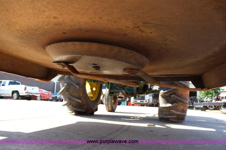 image for item I1657 1980 John Deere 2240 MFWD tractor