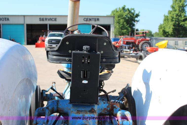image for item I1660 Ford tractor
