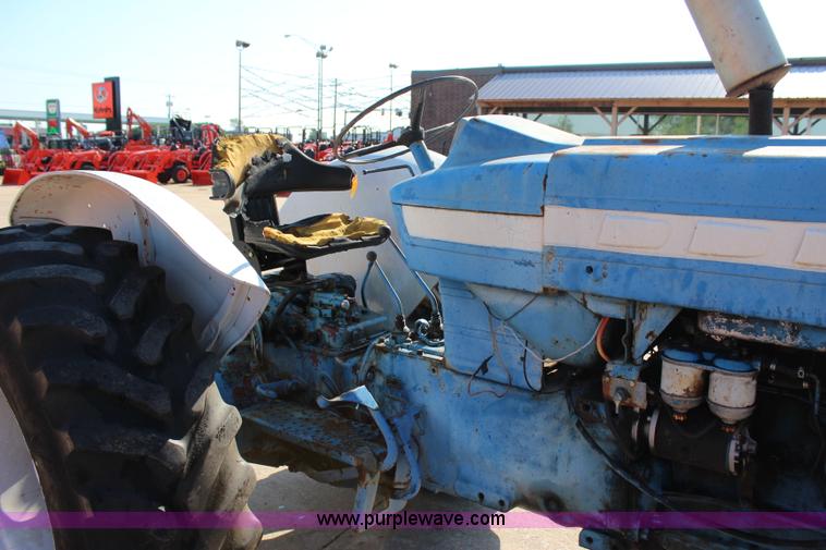 image for item I1660 Ford tractor